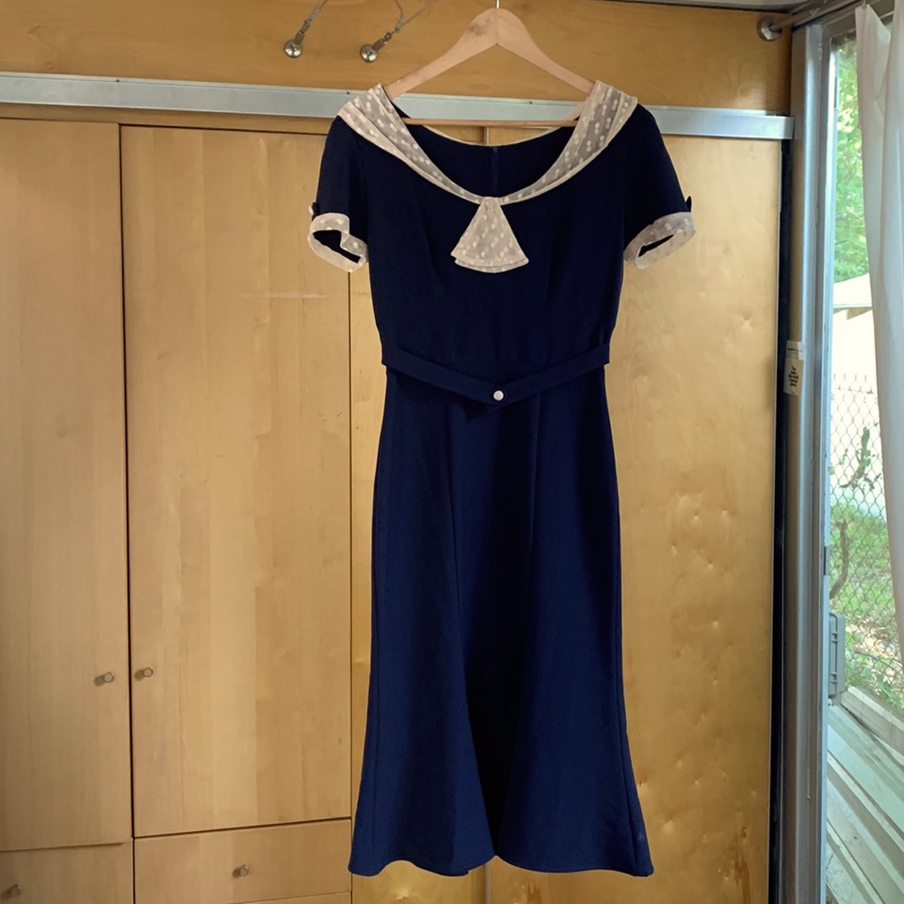 Vintage style blue & lace dress fitted, below the knee-M